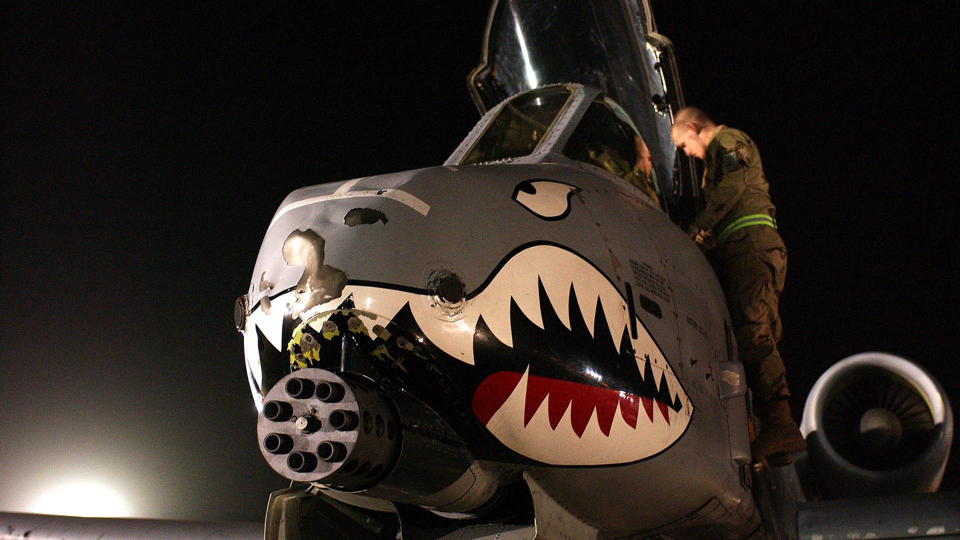 开云网站-“逆风逆袭：车手在绝境中写传奇”，逆风而行的小车