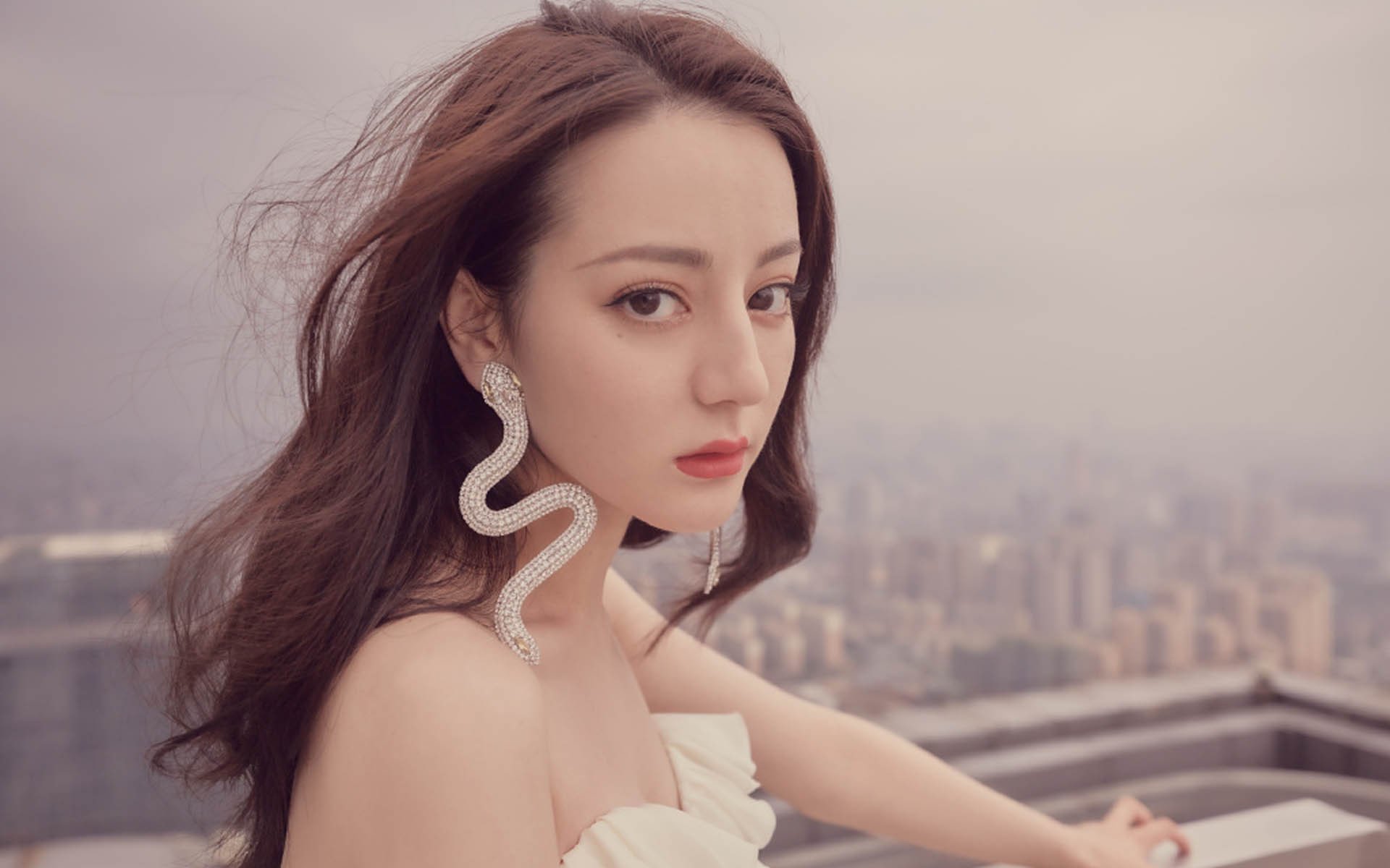 开云网站-曼联中卫因红牌停赛,将缺席下一场比赛,曼联中后卫转会